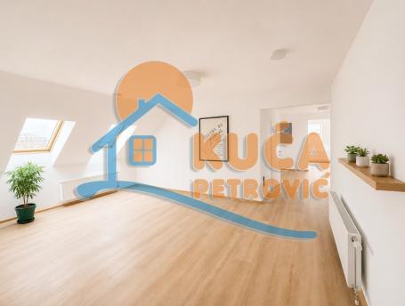 Izdaje se poslovni prostor, open space u centru grada, 96m2