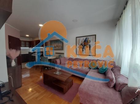Izdaje se jednoiposoban stan iza Maxija na Panteleju, 40m2