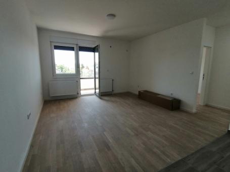 Nov neuseljavan dvosoban stan sa kuhinjom 50m2, gas - Salajka