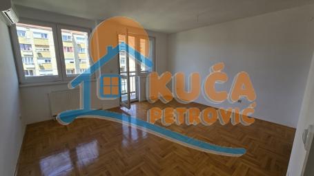 Izdaje se odličan stan na Bulevaru Nemanjića, 65m2