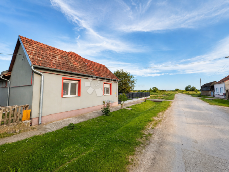 Kuća 166 m² + oranica 6.000 m² uz kuću