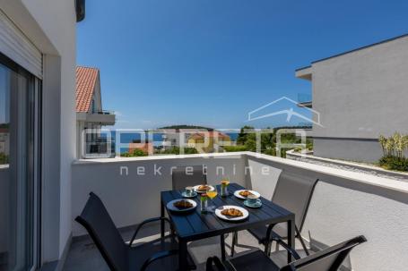 Dva stana, 125m2, 90m od plaže, Zečevo