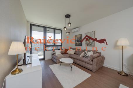 SAVSKI VENAC BEOGRAD NA VODI 77m2 , T ,1500e