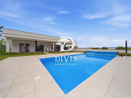 Moderna vila na 20 ari placa u Nemenikućama, 203m2, bazen 