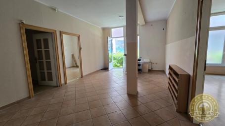 Lokal 70 m², Centar, ulični
