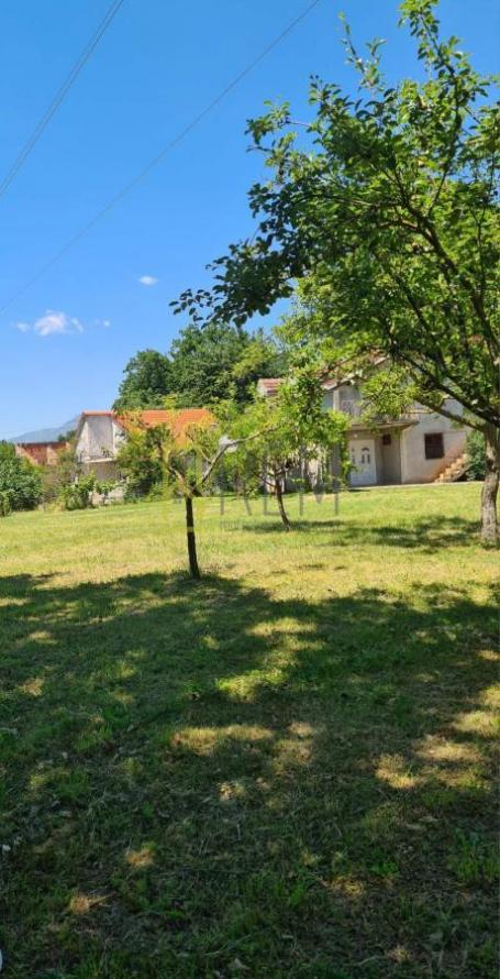 Prodajemo kuću 220 m2 i pomocni objekat 21m2 u Martinići, Danilovgrad