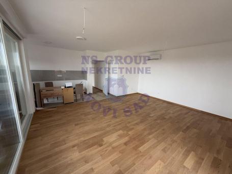 Cetvorosoban stanu Sremskoj Kamenici, 94m2