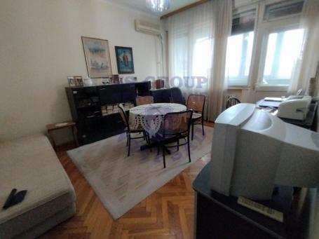 Trosoban stan na Keju 