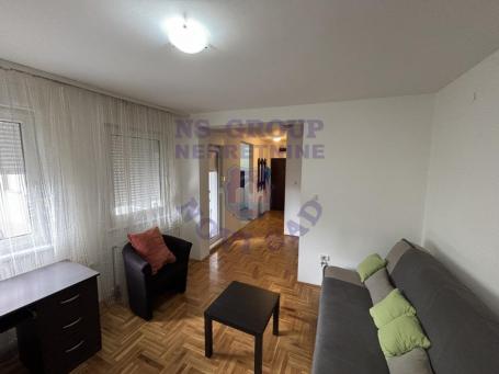 Uknjižen - namešten - Grbavica!