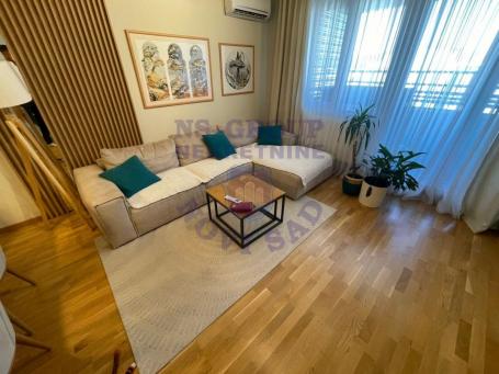 Izvanredan četvorosoban stan na Novoj Detelinari!