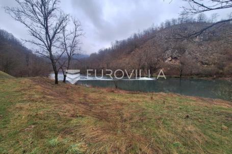 Barilovići, Perjasica, poljoprivredno zemljište 5240 m² na samoj rijeci Korani, mogućnost gradnje