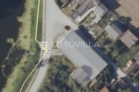 Vinkovci, Mirkovci, Poslovno, skladišna hala 606 m² na parceli 952 m² uz Bosut