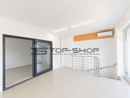 Avenija Dubrava – commercial space 95 m², street-level premises, high-traffic location