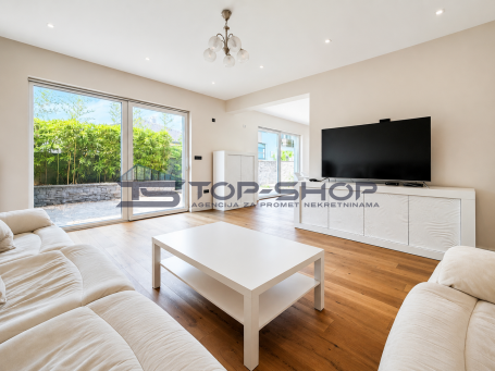 Blato, luxurious modern family house on three floors with a yard and parking, 323 m2
