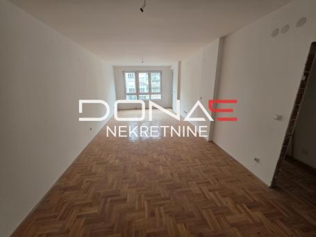 Dvosoban stan 59m², Bulevar – Zona III, II sprat, lift, CG