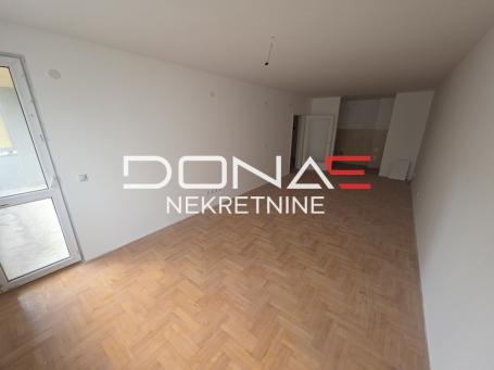 Trosoban stan, 79m², Bulevar – Zona III, III sprat, lift, CG
