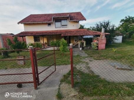 Borča Kuća 136 kv ,  sa 6 ari placa