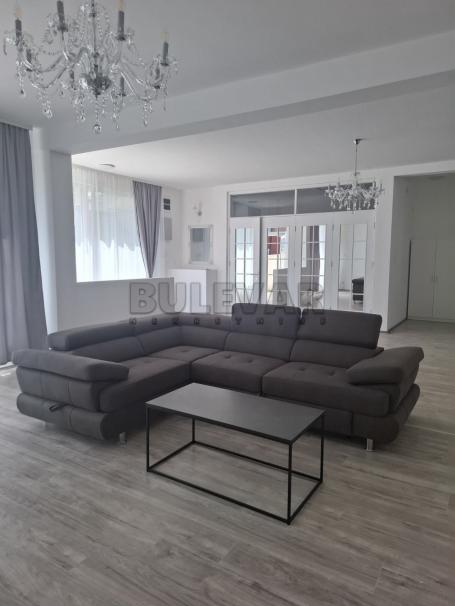 Izdaje se stan na Paliluli