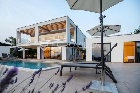 Labin, Santalezi, Luksuzna vila s wellnessom, grijanim bazenom, teretanom, mirna lokacija