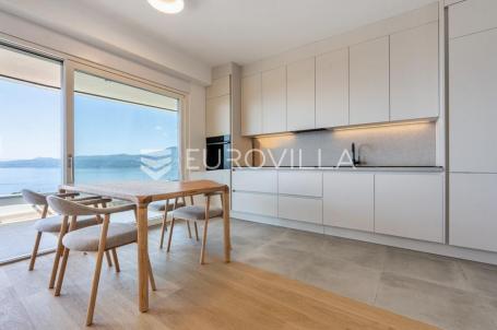 Rijeka, Kantrida, najam, trosoban stan 75 m², novogradnja, pogled na more