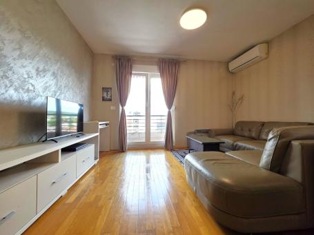 Dvosoban namješten stan, 60m2, Stari aerodrom, Podgorica