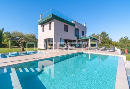 ISTRA, VIŽINADA - Moderna vila s bazenom, panoramskim pogledom i luksuznim inter