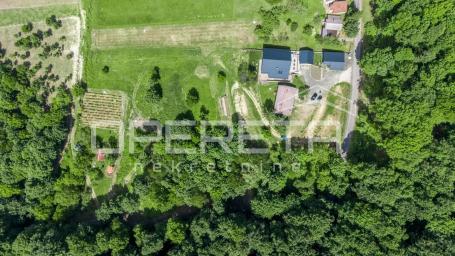 Varaždin Breg. Drvena niskoenergetska kuća od ariša  uz  šumu. Prodaja