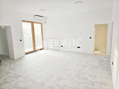 Vračar(Pravni fakultet)140m2,4.0-salonski, renoviran #4564