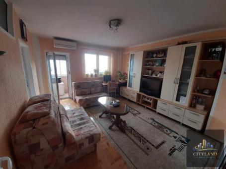 Trosoban stan kod Dušanovog bazara