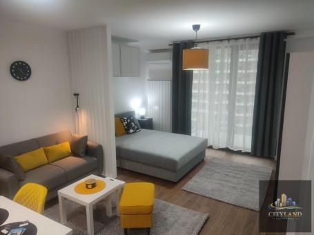 Lux garsonjera u kompleksu Planet Residence