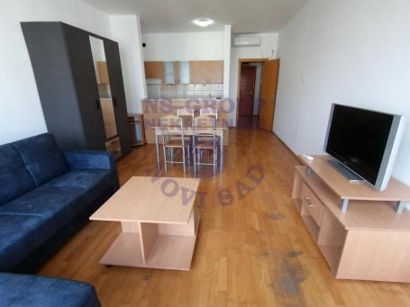 Bulevar oslobođenja. Uknjižena, nameštena garsonjera na odličnoj lokaciji. 