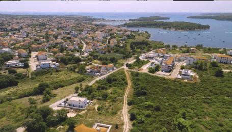 Građevinsko zemljište Građevinsko zemljište u Medulinu na Mukalbi u neposrednoj blizini mora i plaže