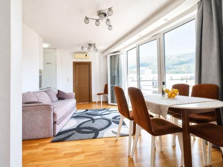 Dvosoban namesten stan 49m² sa pogledom na more – Gospoština, Budva