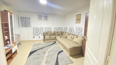 Izdaje se dvosoban stan u kući u centru Niša, 50m2!