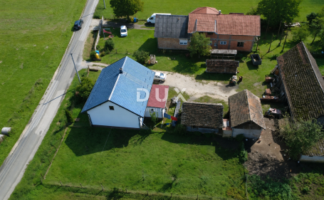DUGO SELO - Imanje s potencijalom: kuća, gospodarski objekti i velika okućnica