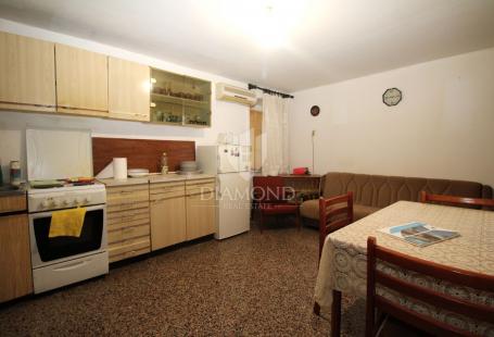 RIJEKA, CENTAR - DVOSOBAN STAN ZA INVESTICIJU