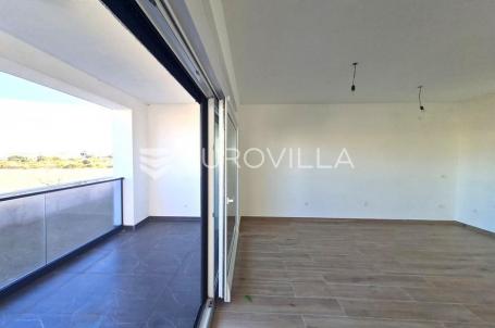 Vir, luksuzan apartman u prizemlju s vrtom i pogledom na more