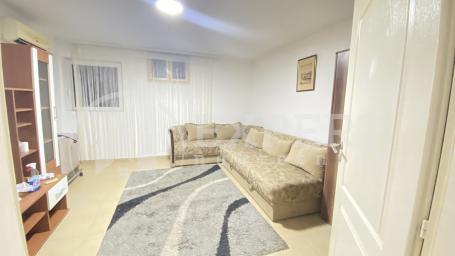 Izdaje se dvosoban stan u kući u centru Niša, 50m2!