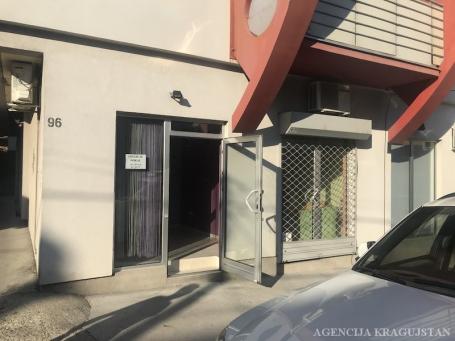 Izdavanje, Lokal, 16m2 , Centar
