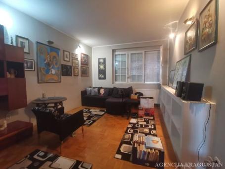 Izdavanje, Stan, 55m2 , Centar