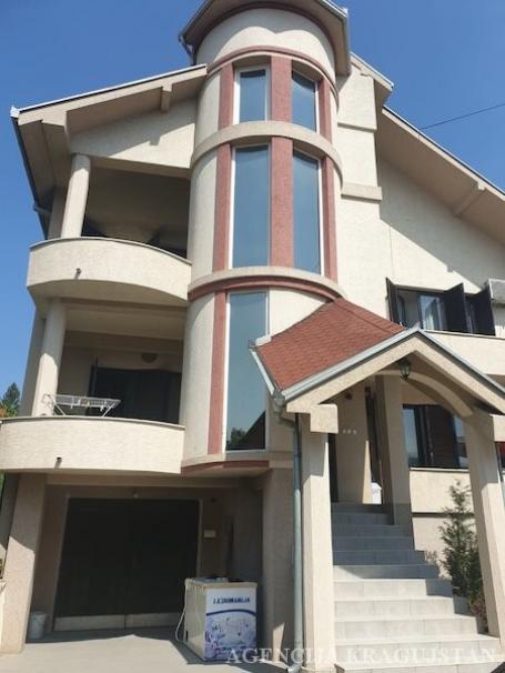 Izdavanje, Kuća, 280m2 , Erdoglija