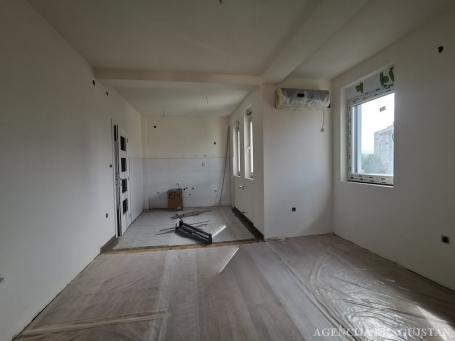 Prodaja, Stan, 77m2 , Centar