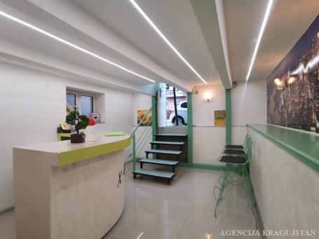 Izdavanje, Lokal, 80m2 , Centar