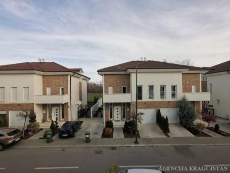 Izdavanje, Kuća, 240m2 , Stanovo