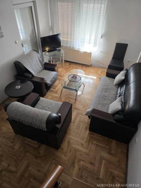 Izdavanje, Stan, 120m2 , Centar