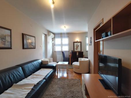 Izdavanje, Stan, 46m2 , Centar