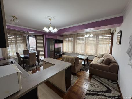 Izdavanje, Stan, 56m2 , Centar