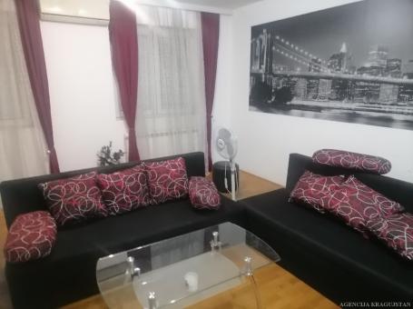 Izdavanje, Stan, 91m2 , Centar