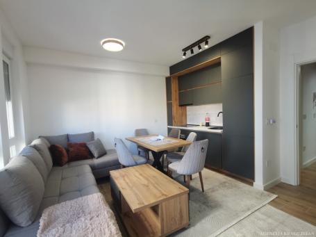 Izdavanje, Stan, 54m2 , Centar