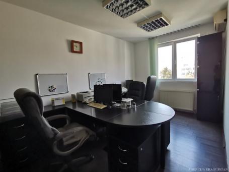 Izdavanje, Poslovni prostor, 74m2 , Kragujevac